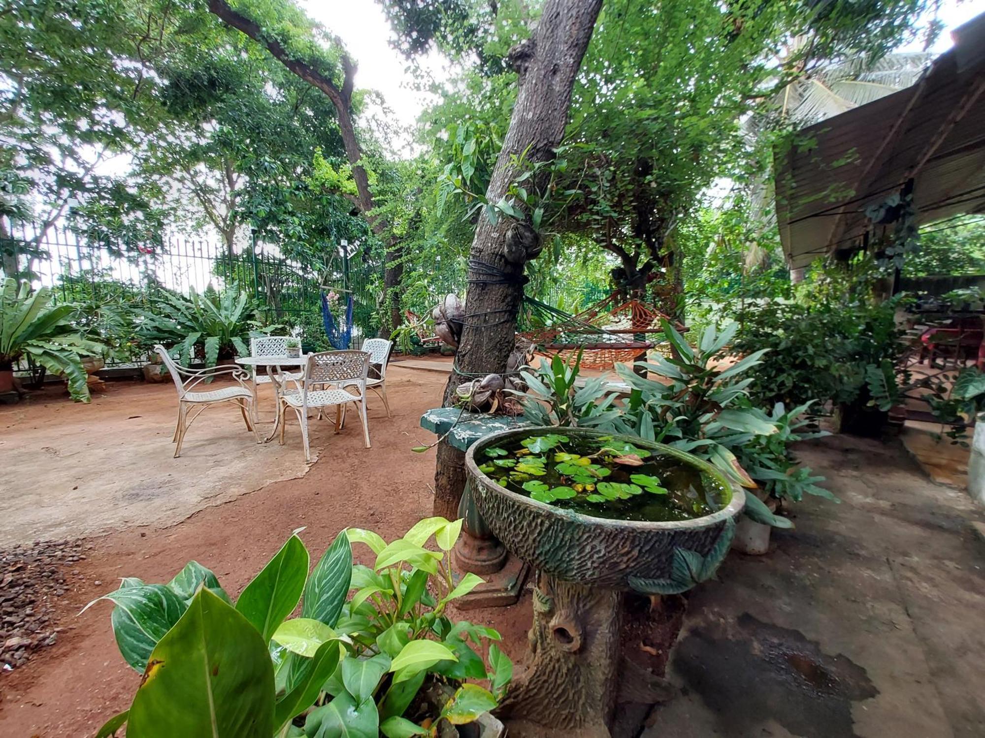 Lake Wave Hotel Anuradhapura Exterior photo