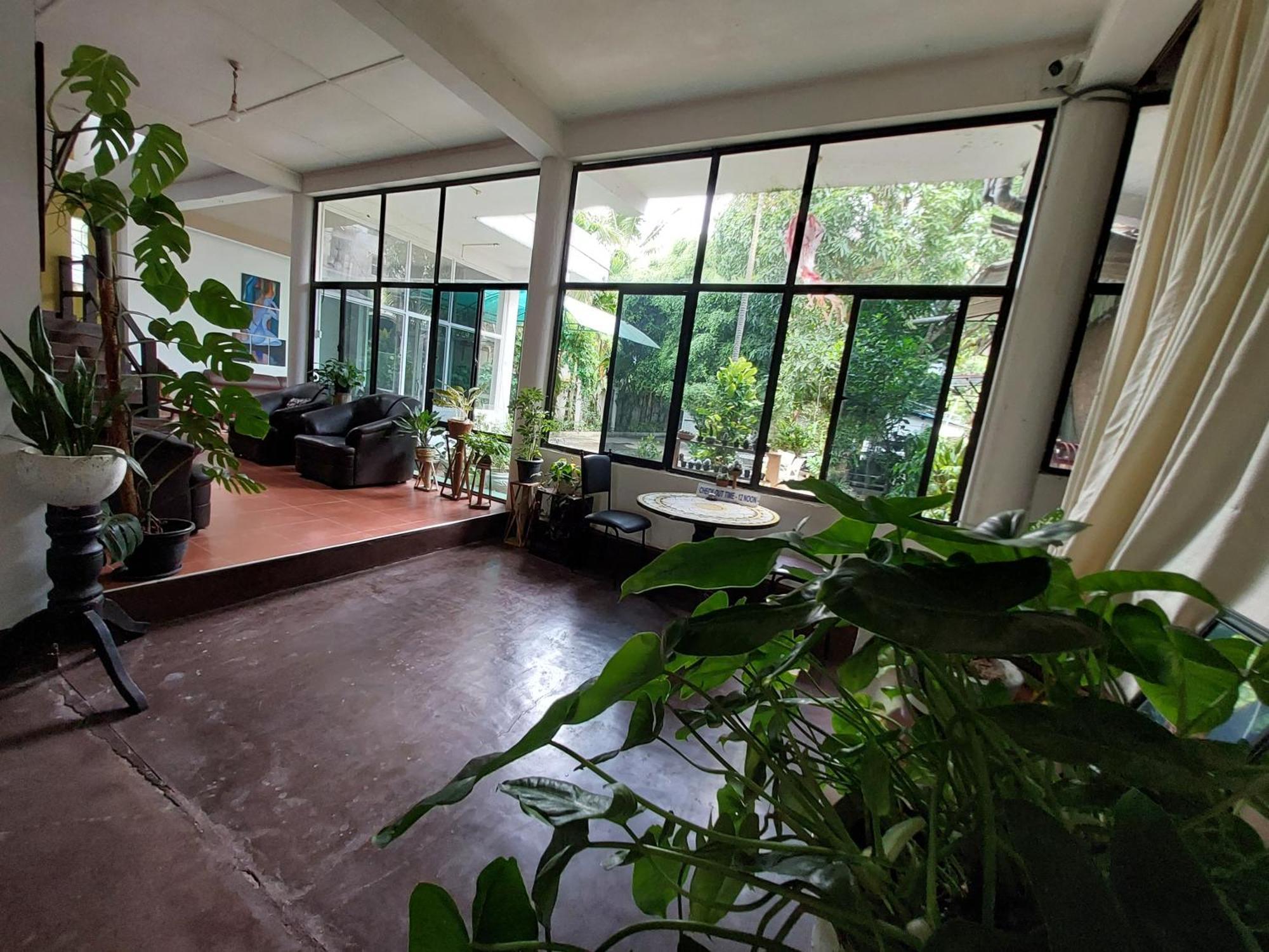Lake Wave Hotel Anuradhapura Exterior photo