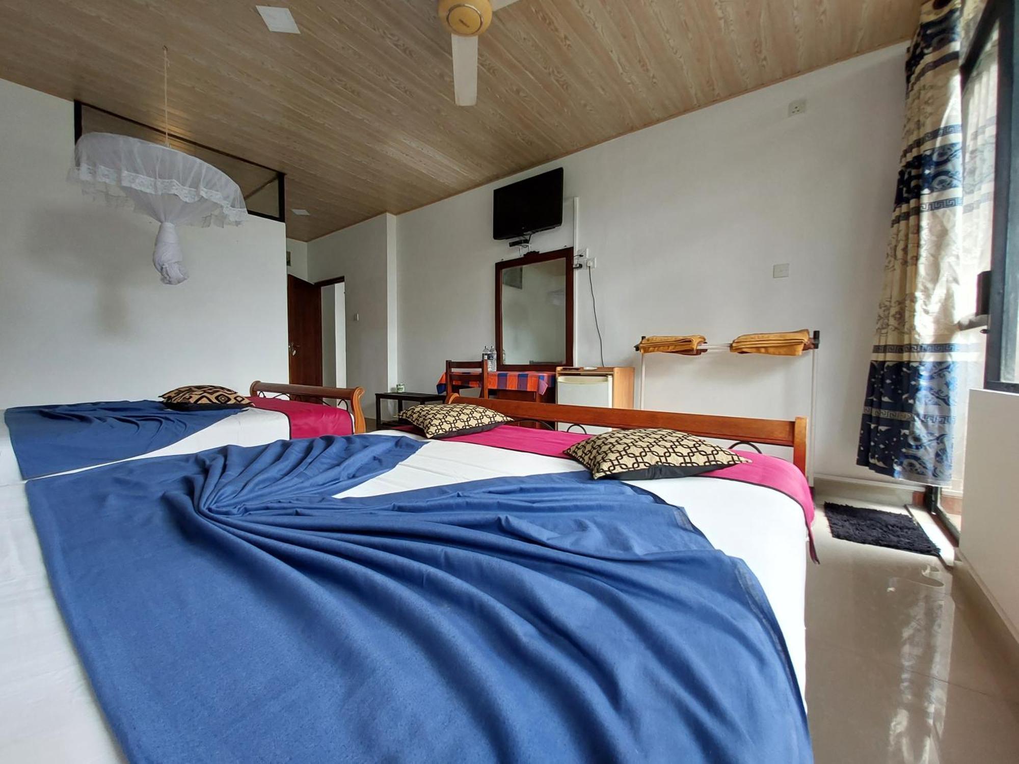Lake Wave Hotel Anuradhapura Exterior photo
